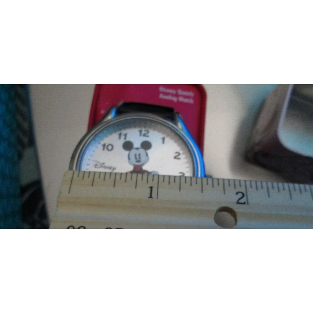 VINTAGE MICKEY MOUSE WATCH IN TIN w/BENDABLE MICKEY KEYCHAIN